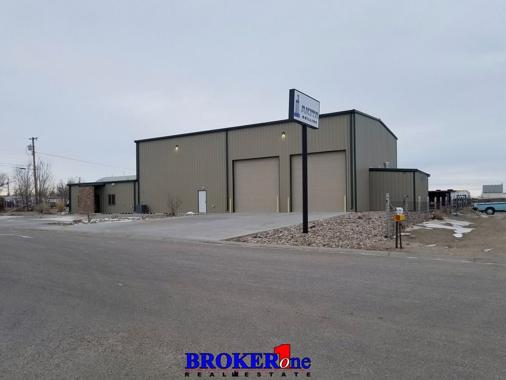 675 N 3rd Ave, Mills, WY 82604